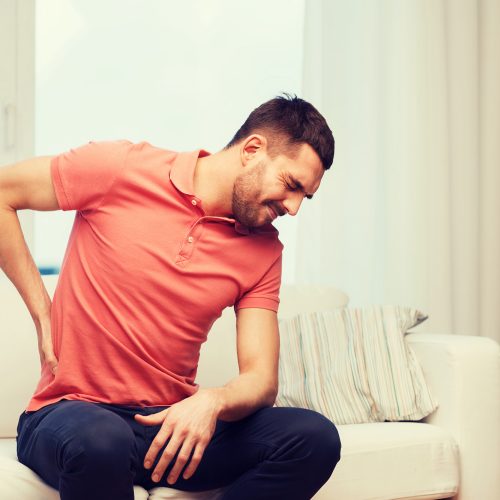 Ciático: dor no maior nervo do corpo surge principalmente após 30 anos de idade