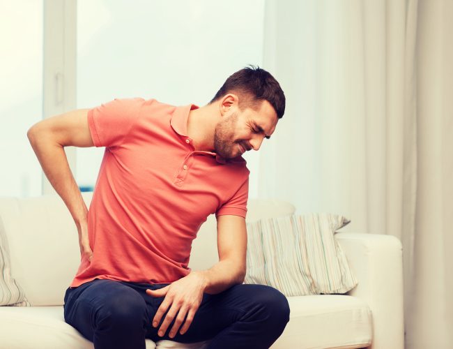 Ciático: dor no maior nervo do corpo surge principalmente após 30 anos de idade
